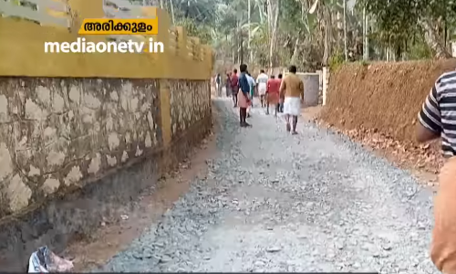 കോഴിക്കോട് അശാസ്ത്രീയ ടാറിംഗിനെതിരെ നാട്ടുകാര്‍  