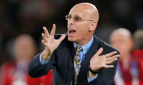 ഏഷ്യൻ കപ്പ് ഫുട്ബോൾ തോൽവിക്ക് പിന്നാലെ ഇന്ത്യൻ കോച്ച് രാജിവച്ചു ഏഷ്യൻ കപ്പ് ഫുട്ബോൾ തോൽവിക്ക് പിന്നാലെ ഇന്ത്യൻ കോച്ച് രാജിവച്ചു