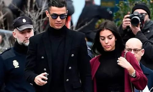 നികുതി വെട്ടിപ്പ്; പിഴയടച്ച് ജയില് ശിക്ഷ ഒഴിവാക്കി റൊണാള്ഡോ നികുതി വെട്ടിപ്പ്; പിഴയടച്ച് ജയില് ശിക്ഷ ഒഴിവാക്കി റൊണാള്ഡോ