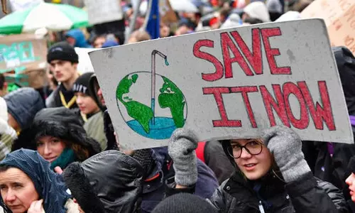 ഭൂമിയെ രക്ഷിക്കാന്‍ ആഹ്വാനം ചെയ്ത് ബെല്‍ജിയത്തില്‍ പടുകൂറ്റന്‍ റാലി