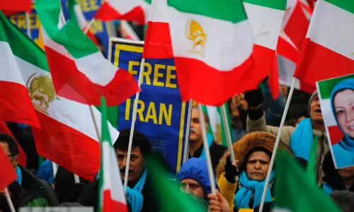 ഇറാനില്‍ ഭരണമാറ്റം ആവശ്യപ്പെട്ട് വന്‍ പ്രതിഷേധം