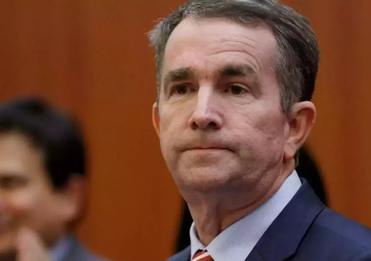 വിവാദ ഫോട്ടോ വ്യാജമാണെന്ന പുതിയ വാദവുമായി വിര്‍ജീനിയ ഗവര്‍ണര്‍