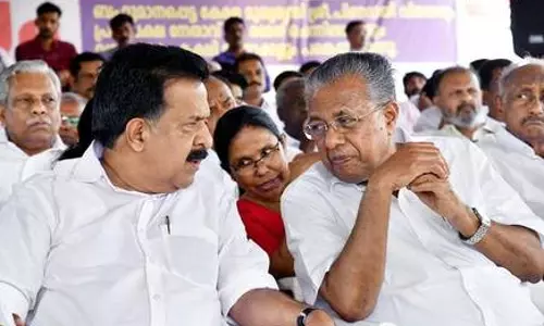 തിരുവനന്തപുരം വിമാനത്താവളം: ക്രിമിനല്‍ ഗൂഢാലോചനയെന്ന് ചെന്നിത്തല, ഇതാണോ മര്യാദയെന്ന് ക്ഷോഭിച്ച് മുഖ്യമന്ത്രി