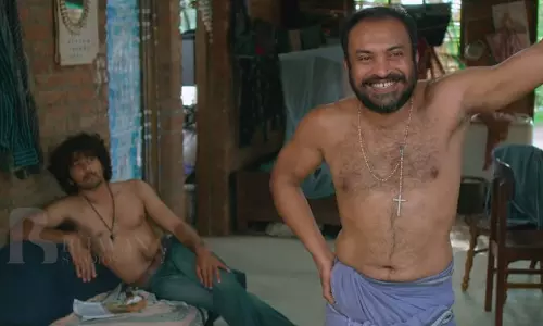 “മൊതലെടുക്കണേണാ സജീ”; സൗബിനെ അഭിനന്ദിച്ച് ആ രംഗം പുറത്തുവിട്ട് ടീം കുമ്പളങ്ങി 