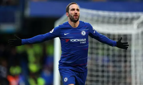 നീലപ്പടയില് വരവറിയിച്ച് ഹിഗ്വെയിന്; ചെല്സിക്ക് വമ്പന് ജയം നീലപ്പടയില് വരവറിയിച്ച് ഹിഗ്വെയിന്; ചെല്സിക്ക് വമ്പന് ജയം