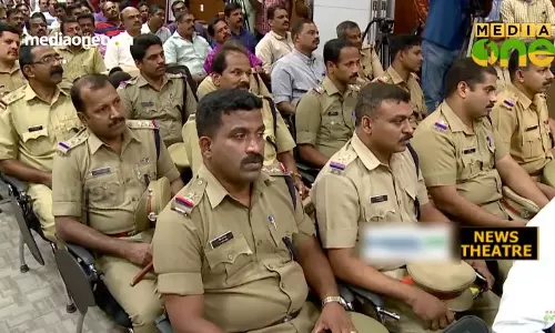 പൊലീസില്‍ കൂട്ടതരംതാഴ്ത്തല്‍ 