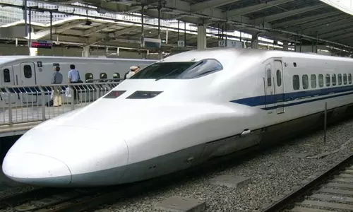 ബുള്ളറ്റ് ട്രെയ്‌നുമായി ഇന്ത്യ