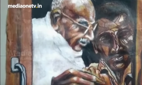 ഖാദിയില്‍ ഗാന്ധിയുടെ ജീവിതം വരച്ച് ഫ്രാന്‍സിസ് കോടങ്കണ്ടം