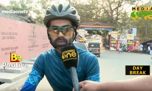 പ്രതിദിനം അമ്പത് കിലോമീറ്ററോളം സൈക്കിള് ചവിട്ടി ജോലിക്കെത്തുന്ന ഹുസൈന് പ്രതിദിനം അമ്പത് കിലോമീറ്ററോളം സൈക്കിള് ചവിട്ടി ജോലിക്കെത്തുന്ന ഹുസൈന്