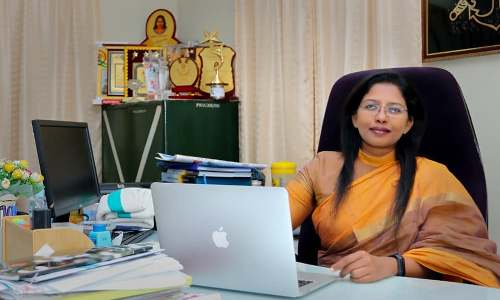 അഗസ്ത്യാർകൂടത്തിന്റെ നെറുകയില് ചുംബിച്ച ആദ്യ വനിത; ചരിത്രം കുറിച്ച ധന്യയുടെ വിശേഷങ്ങള്.. അഗസ്ത്യാർകൂടത്തിന്റെ നെറുകയില് ചുംബിച്ച ആദ്യ വനിത; ചരിത്രം കുറിച്ച ധന്യയുടെ വിശേഷങ്ങള്..