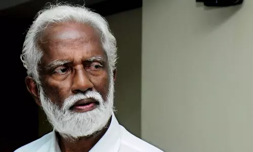 മിസോറാം ഗവര്ണര് പിന്നെയും മലയിറങ്ങി കേരളത്തിലെത്തി മിസോറാം ഗവര്ണര് പിന്നെയും മലയിറങ്ങി കേരളത്തിലെത്തി