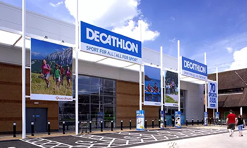 ഫ്രാന്‍സിൽ സ്പോർട്സ് ഹിജാബുകൾ വിൽക്കാനുള്ള നീക്കത്തിൽ നിന്ന് ഡെക്കാത്തലോണ്‍ പിന്മാറി