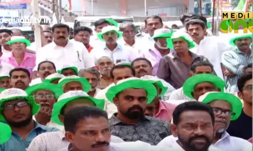 ഞെട്ടലിൽ നിന്നുണർന്ന കോൺഗ്രസ് നടത്തം ഞെട്ടലിൽ നിന്നുണർന്ന കോൺഗ്രസ് നടത്തം