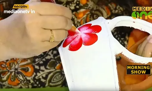 പോട്ട് പെയിന്റിംഗിന്റെ സാധ്യതകളെ കുറിച്ച് ഗായത്രി ദേവി; കയ്യൊപ്പ്