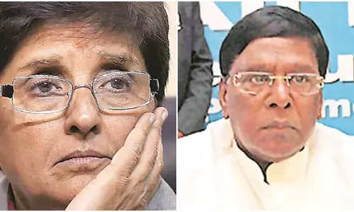 പുതുച്ചേരിയില് ഗവര്ണര്ക്കെതിരെ സര്ക്കാരിന്റെ സമരം തുടരുന്നു പുതുച്ചേരിയില് ഗവര്ണര്ക്കെതിരെ സര്ക്കാരിന്റെ സമരം തുടരുന്നു