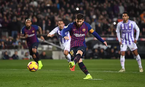 മറ്റൊരു റെക്കോര്ഡുമായി മെസി; നേട്ടം സ്വന്തമാക്കുന്ന യൂറോപ്യന് ലീഗിലെ ആദ്യ കളിക്കാരന് മറ്റൊരു റെക്കോര്ഡുമായി മെസി; നേട്ടം സ്വന്തമാക്കുന്ന യൂറോപ്യന് ലീഗിലെ ആദ്യ കളിക്കാരന്