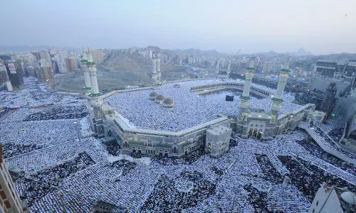 സൗദിയില്‍ ജുമുഅയും പള്ളികളിലെ നമസ്‌കാരവും നിര്‍ത്തി വെച്ചു; ഇരു ഹറമുകള്‍ക്കും ബാധകമല്ല 