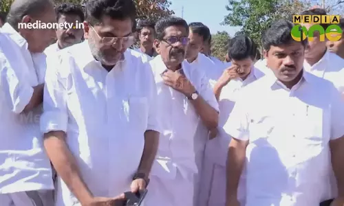 രാഷ്ട്രീയ കേരളം വിറങ്ങലിച്ച് നിൽക്കുകയാണ് രാഷ്ട്രീയ കേരളം വിറങ്ങലിച്ച് നിൽക്കുകയാണ്