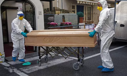 കോവിഡ് 19; മരണം 8000ത്തിലേക്ക്,  24 മണിക്കൂറിനിടെ വിവിധ രാജ്യങ്ങളില്‍ മരിച്ചത് 803 പേര്‍ 