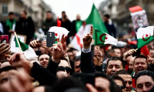 പ്രതിഷേധങ്ങള്ക്കിടെ അള്ജീരിയന് പ്രസിഡണ്ട് അഞ്ചാമതും നാമനിര്ദേശ പത്രിക സമര്പ്പിച്ചു പ്രതിഷേധങ്ങള്ക്കിടെ അള്ജീരിയന് പ്രസിഡണ്ട് അഞ്ചാമതും നാമനിര്ദേശ പത്രിക സമര്പ്പിച്ചു