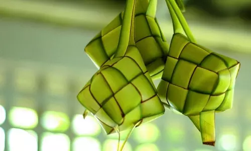 നിരവധി ഹിറ്റ് സിനിമകളില്‍ മുഖം കാണിച്ചിട്ടുള്ള നാരായണന്‍ കുട്ടിയുടെ കുരുത്തോല വിസ്മയങ്ങള്‍