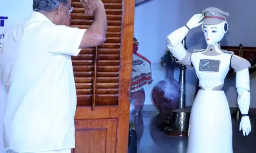 സംസ്ഥാന പൊലീസ് ആസ്ഥാനത്ത് ഇനി സന്ദർശകരെ സ്വീകരിക്കുന്നത് ഈ യന്ത്ര മനുഷ്യനാണ്