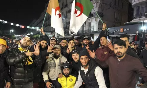 അള്‍ജീരിയയിലെ സര്‍ക്കാര്‍ വിരുദ്ധ പ്രക്ഷോഭം ശക്തമായി തുടരുന്നു; വിജയിച്ചാല്‍ വീണ്ടും തെരഞ്ഞെടുപ്പ് നടത്താമെന്ന പ്രസിഡന്റിന്റെ വാഗ്ദാനം പ്രതിഷേധക്കാര്‍ തള്ളി