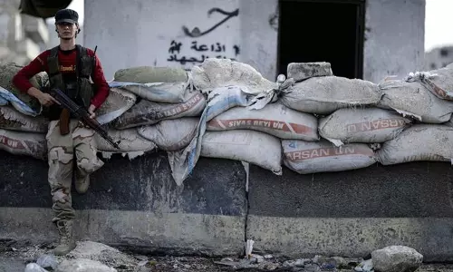 സിറിയയില്‍ ഐ.എസ് തീവ്രവാദികള്‍ അടക്കം അഞ്ഞൂറോളം പേര്‍ കീഴടങ്ങി