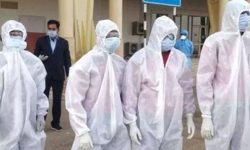 പി.പി.ഇ കിറ്റ് ധരിച്ചുള്ള യാത്ര തുടങ്ങി