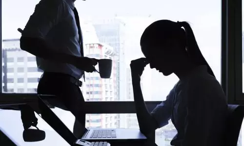 ദിവസം 9 മണിക്കൂറില്‍ കൂടുതല്‍ ജോലി ചെയ്യുന്ന ഉദ്യോഗസ്ഥയാണോ നിങ്ങള്‍?  സൂക്ഷിക്കണം...