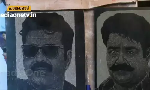 ഹരി ഗ്രാനൈറ്റില് കൊത്തിയെടുക്കുന്ന ചിത്രങ്ങള് കണ്ടാല് ആരും അതിശയിച്ചുപോകും ഹരി ഗ്രാനൈറ്റില് കൊത്തിയെടുക്കുന്ന ചിത്രങ്ങള് കണ്ടാല് ആരും അതിശയിച്ചുപോകും