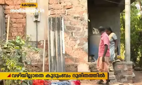 മണ്ണെടുപ്പിനെ തുടര്ന്ന് വഴിനഷ്ടമായ കുടുംബം ദുരിതത്തില് മണ്ണെടുപ്പിനെ തുടര്ന്ന് വഴിനഷ്ടമായ കുടുംബം ദുരിതത്തില്