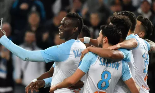 വണ്ടര്‍ ഗോളുമായി ബലോട്ടെല്ലി; പിന്നാലെ സെല്‍ഫിയും! 