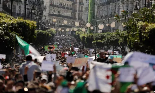 അല്ജീരിയയില് പ്രസിഡന്റ് അബ്ദുള് അസീസ് ബോള്ട്ടഫിക്കയ്ക്കെതിരെ രാജ്യ തലസ്ഥാനത്ത് നടന്ന പ്രതിഷേധ പ്രകടനം അക്രമാസക്തമായി അല്ജീരിയയില് പ്രസിഡന്റ് അബ്ദുള് അസീസ് ബോള്ട്ടഫിക്കയ്ക്കെതിരെ രാജ്യ തലസ്ഥാനത്ത് നടന്ന പ്രതിഷേധ പ്രകടനം അക്രമാസക്തമായി