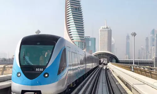 പൊതു വാഹനങ്ങൾ പ്രയോജനപ്പെടുത്തി ദുബായ് 