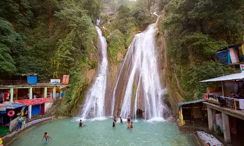 ഡെറാഡൂണ്‍ യാത്രയുടെ വിശേഷങ്ങളുമായി ദിവ്യയും രേഖയും