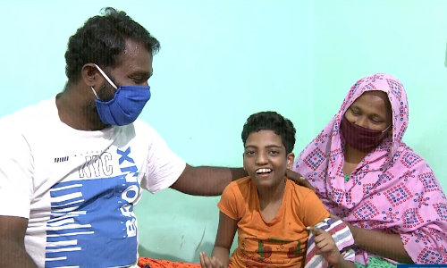 ജനിച്ച് മൂന്നര മാസമായപ്പോള്‍ ഫിക്സ് വന്നതാണ്,  നടക്കാനോ നില്‍ക്കാനോ കഴിയാതെ ഫാത്തിമ ഫാബ | KS Chithra