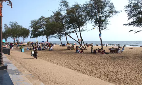 ബീച്ചില്‍ വീണ്ടും തിരക്കിന്‍റെ മേളം, മൊഞ്ചത്തിയായി മാനാഞ്ചിറ; കോവിഡ് പ്രതിസന്ധിക്കിടയില്‍ സാധാരണ ജീവിതത്തിലേക്ക് നമ്മളും