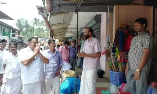 കെ.മുരളീധരനും ചിറ്റയം ഗോപകുമാറും കണ്ണന്താനവും പത്രിക സമര്പ്പിച്ചു കെ.മുരളീധരനും ചിറ്റയം ഗോപകുമാറും കണ്ണന്താനവും പത്രിക സമര്പ്പിച്ചു