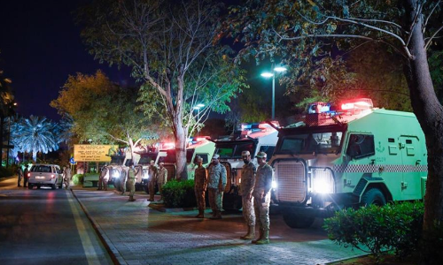 സൗദി തെരുവുകള്‍ ഭദ്രമാക്കി പൊലീസും പട്ടാളവും: കനത്ത പിഴ ചുമത്തിയതോടെ വിജനമായ തെരുവുകളിലെ കാഴ്ചകള്‍ 