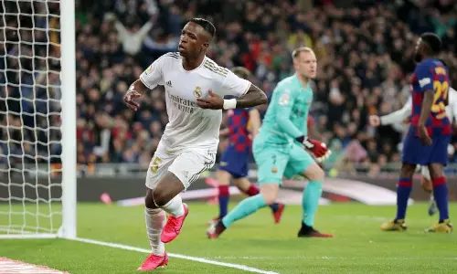 ബാഴ്‌സയെ തകര്‍ത്ത് ഒന്നാം സ്ഥാനം തിരിച്ചുപിടിച്ച് റയല്‍ 