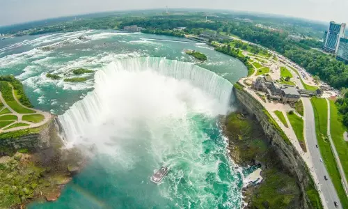 നയാഗ്രയുടെ മനോഹാരിതയിലൂടെ...  