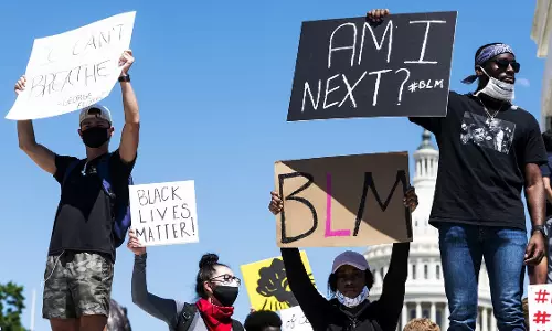 ജോര്‍ജ് ഫ്ലോയ്ഡിന്‍റെ കൊലപാതകത്തിനെതിരെ അമേരിക്കയില്‍ പ്രതിഷേധം ശക്തം; പ്രക്ഷോഭം അടിച്ചമര്‍ത്താന്‍ സൈന്യത്തെ സജ്ജമാക്കി