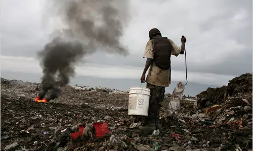 കടുത്ത സാമ്പത്തിക പ്രതിസന്ധിയില്‍ ഹെയ്തി; ചെളി മണ്ണ് ഭക്ഷിച്ച് ജീവന്‍ നിലനിര്‍ത്തി ജനങ്ങള്‍