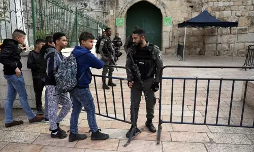 അല്‍ അഖ്സ മസ്ജിദില്‍ പ്രാര്‍ത്ഥനക്കെത്തിയവര്‍ക്ക് നേരെ ഇസ്രയേല്‍ സുരക്ഷാ ഉദ്യോഗസ്ഥരുടെ ആക്രമണം