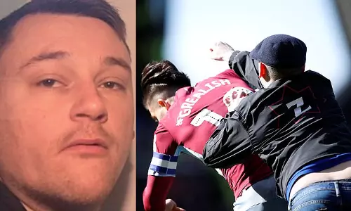 ഫുട്ബോള് താരത്തെ അടിച്ചുവീഴ്ത്തിയ ആരാധകന് 14 ആഴ്ച്ച തടവുശിക്ഷ ഫുട്ബോള് താരത്തെ അടിച്ചുവീഴ്ത്തിയ ആരാധകന് 14 ആഴ്ച്ച തടവുശിക്ഷ