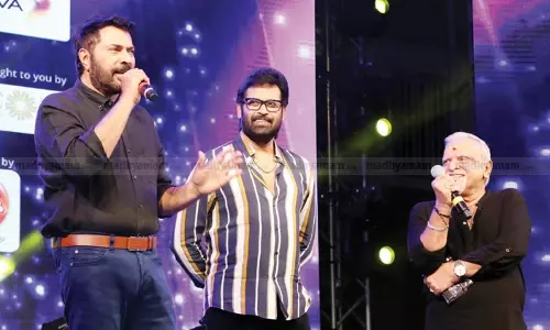 പാട്ട് പാടി സദസ്സിനെ കയ്യിലെടുത്ത് മമ്മൂട്ടി