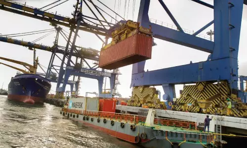 കൊച്ചി- കോട്ടയം ബാര്‍ജ് സര്‍വീസിന് തുടക്കം  