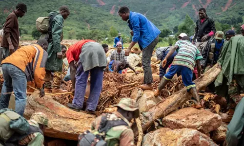 ആഫ്രിക്കയുടെ തെക്കന് മേഖലയില് വീശിയടിച്ച ഇഡായി ചുഴലിക്കാറ്റില് മരിച്ചവരുടെ എണ്ണം 1100 കടന്നു ആഫ്രിക്കയുടെ തെക്കന് മേഖലയില് വീശിയടിച്ച ഇഡായി ചുഴലിക്കാറ്റില് മരിച്ചവരുടെ എണ്ണം 1100 കടന്നു