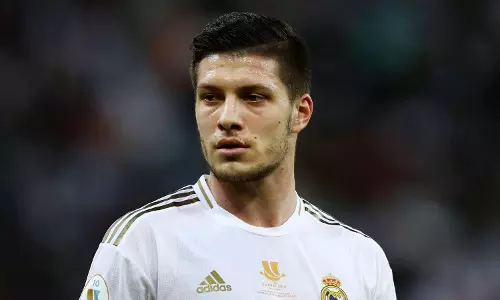 മകന് ക്വാറന്റെയ്ന് തെറ്റിച്ചെങ്കില് തടവിലാക്കാമെന്ന് റയല് മാഡ്രിഡ് താരത്തിന്റെ പിതാവ് മകന് ക്വാറന്റെയ്ന് തെറ്റിച്ചെങ്കില് തടവിലാക്കാമെന്ന് റയല് മാഡ്രിഡ് താരത്തിന്റെ പിതാവ്